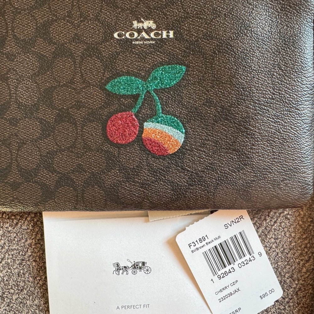 COACH F31891 Corner Zip Wristlet Signature Cherry - NWT - Picture 5 of 6